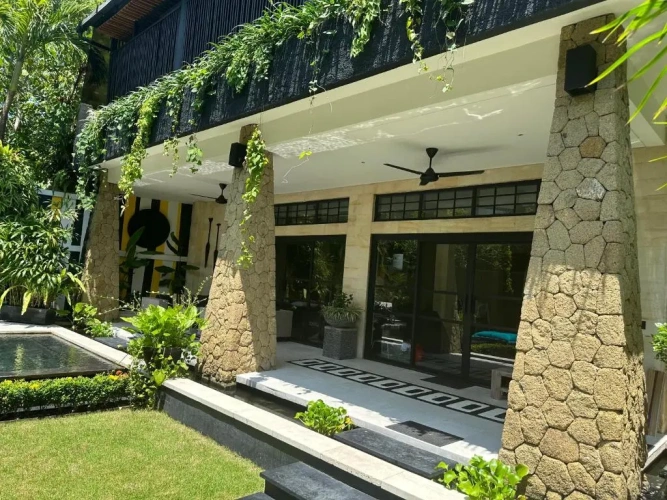 2 Bedrooms Villa