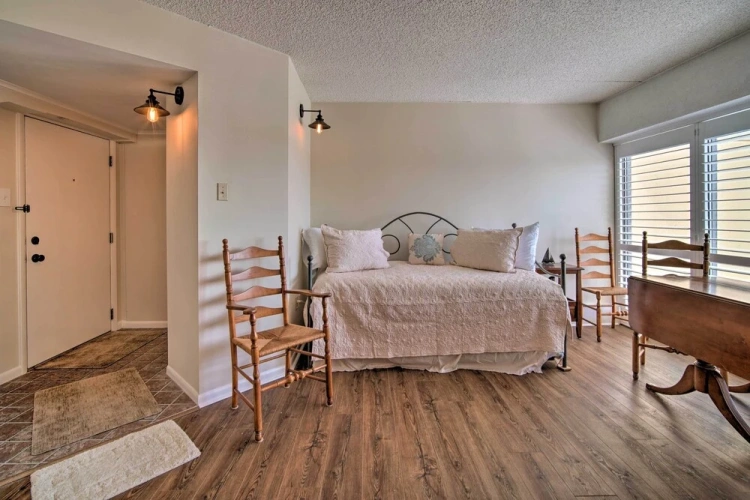 2 Bedrooms Apartment