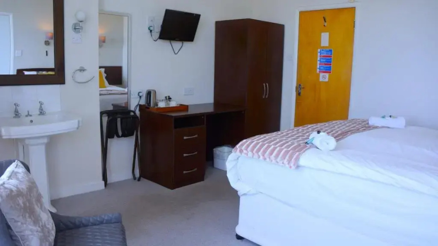 OYO Oban Hotel
