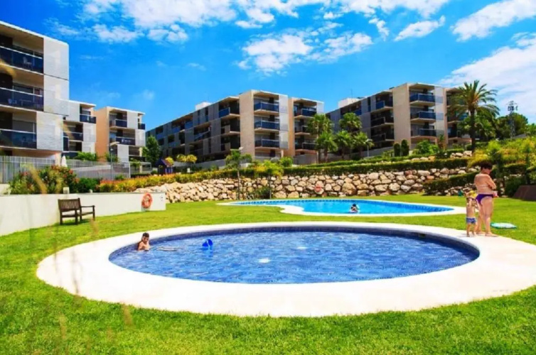 Paradise Village Hogaristic