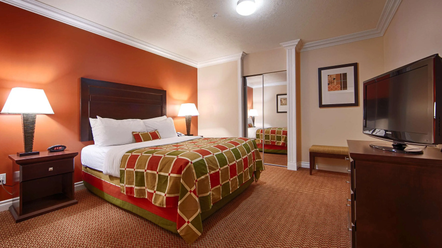 Best Western Plus Mirage Hotel & Resort