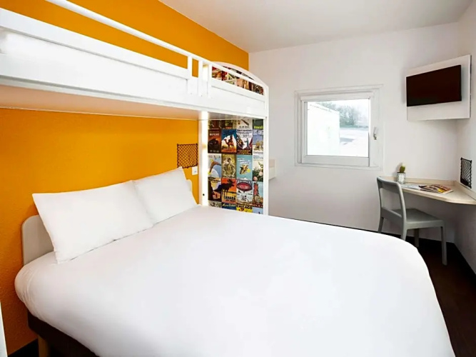 hotelF1 Orange Centre Echangeur A7 A9
