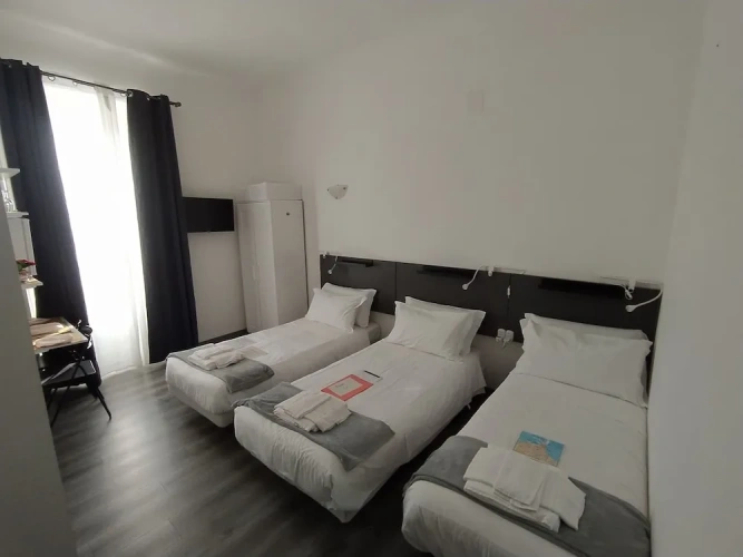 Deluxe Triple room with balcony and with city view