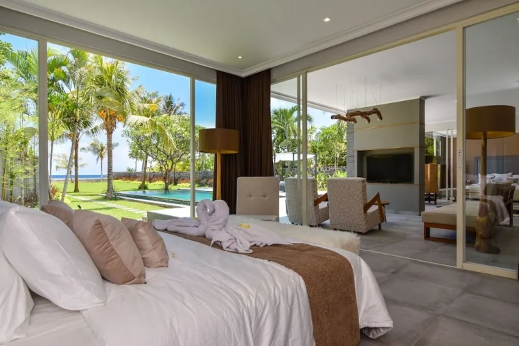 3 Bedrooms Luxury Villa beachfront