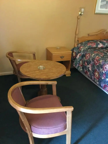 Deluxe Inn