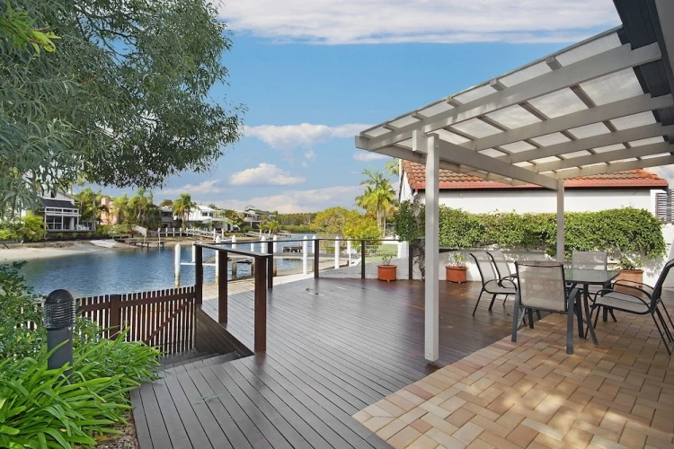 4 Bedrooms Family Cottage with balcony and with river view