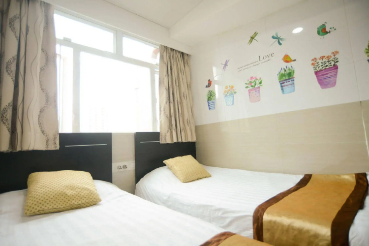 8 Days Boutique Hotel