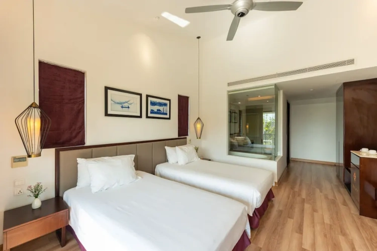 Standard Twin room with balcony