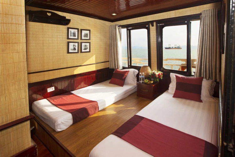 Legend White Dolphin Cruise