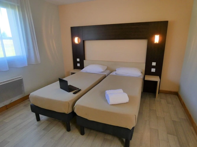 Classic Twin room with park view