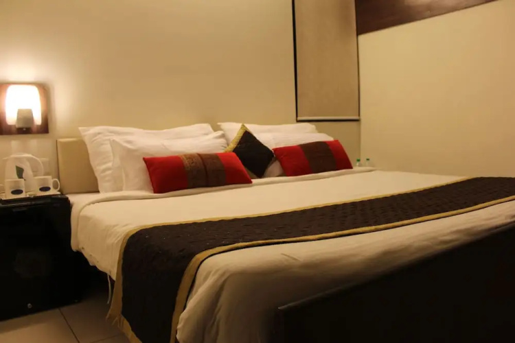 Hotel R K Palace