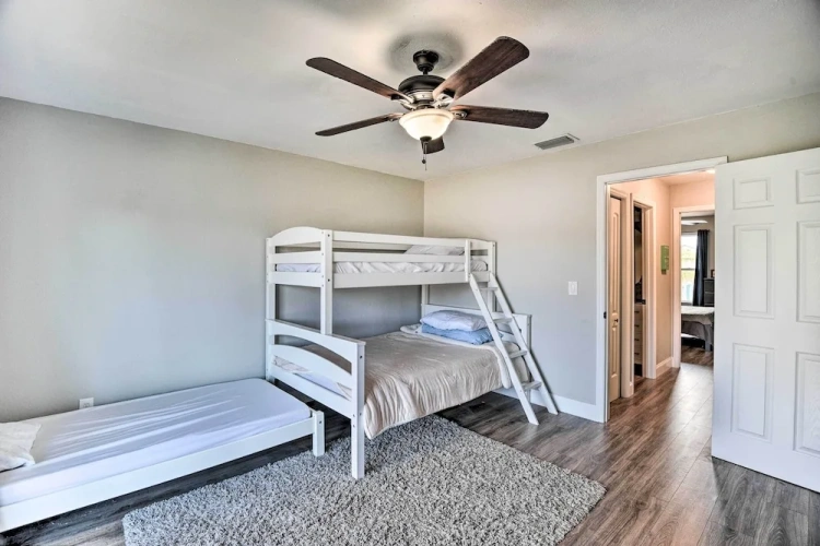 3 Bedrooms Apartment