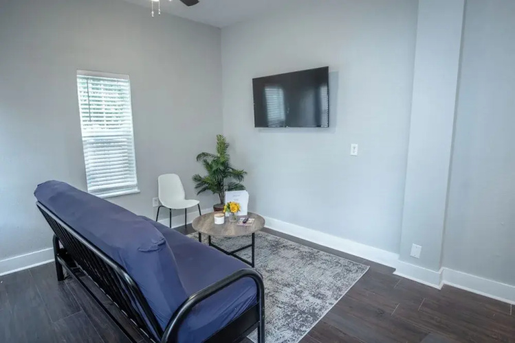 Classic 1br/1ba Charming Apt w/ Modern Upgrades
