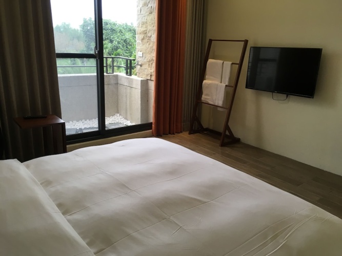 11 Cafe & Lodging