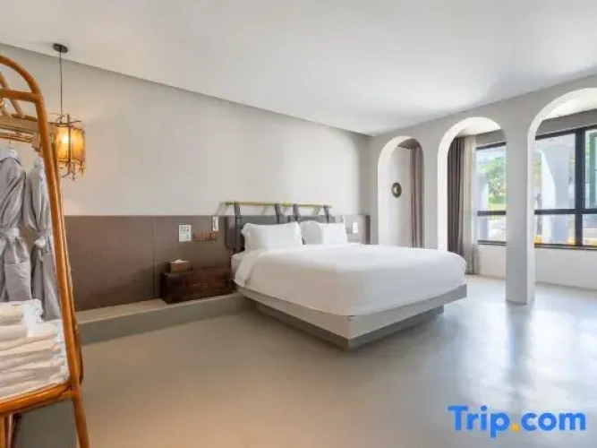 Deluxe Triple Family Suite