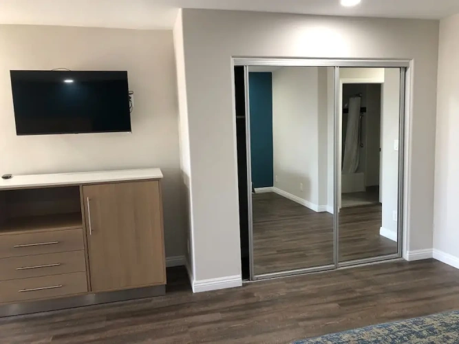 Deluxe Quadruple Basement room