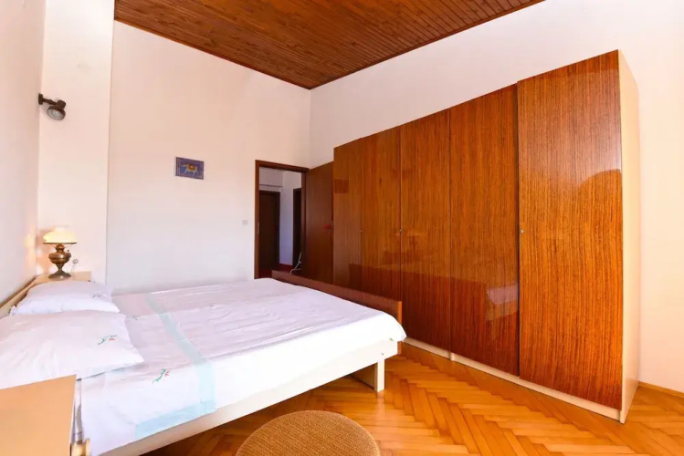 Apartment 1560