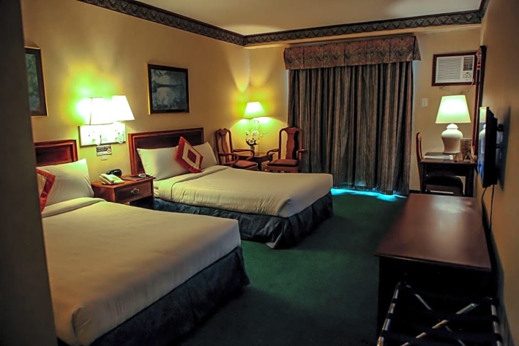 Superior Quadruple room with partial view