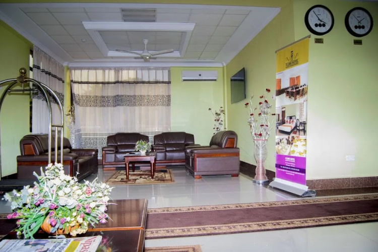 Flomi Hotel