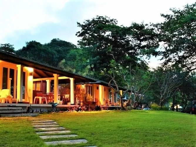 2 Bedrooms Cottage with balcony and beachfront