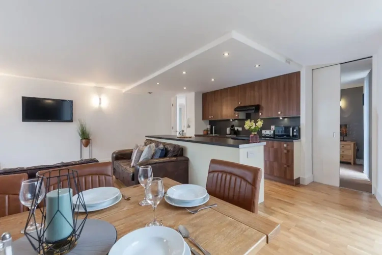 2 Bedrooms Apartment