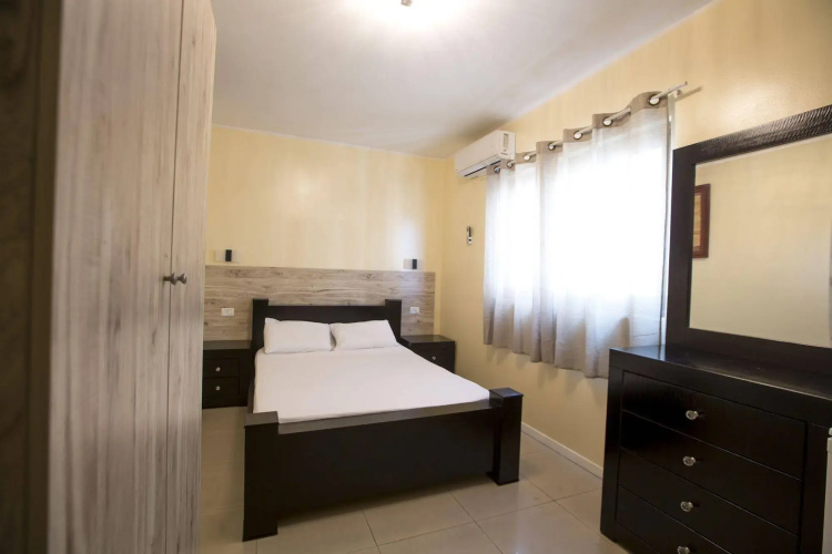 Laguardia Hotel