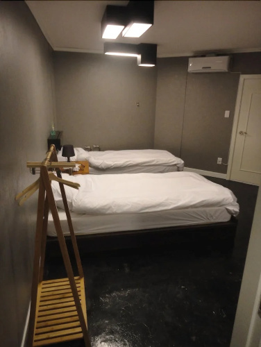 Xeromine - Hostel