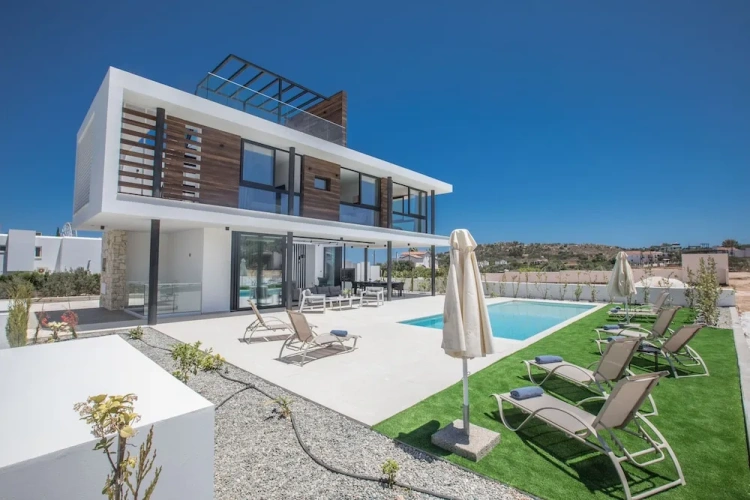 5 Bedrooms Villa with garden view
