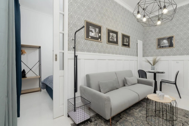 Air Conditioning & Balcony by Renters