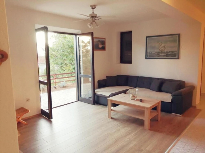 Charming 3-bed House in Viganj