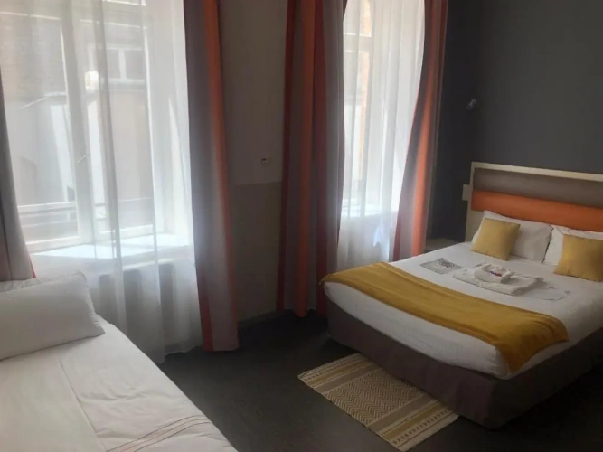 Standard Triple room
