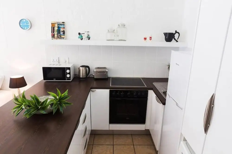 Minimalistic Green Point Studio Apartment