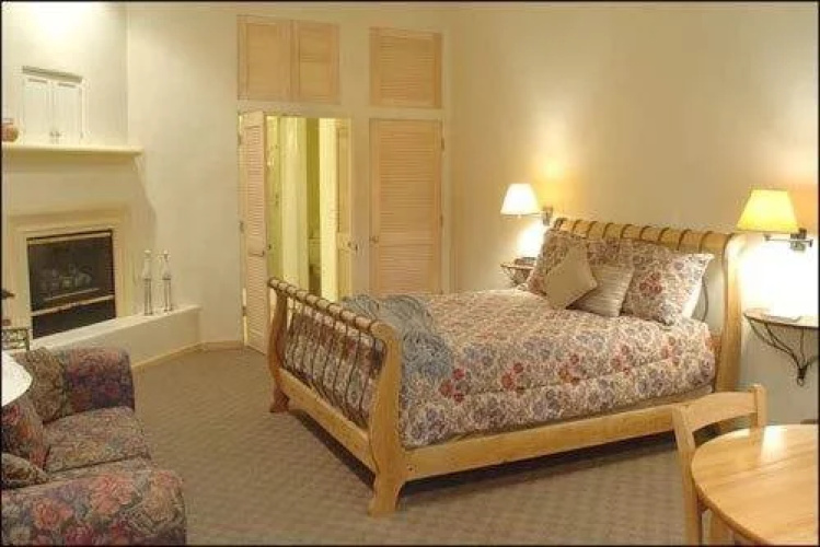 Petit Logis Inn