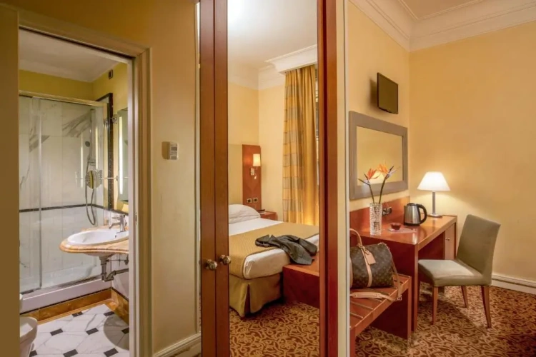 Standard Triple room