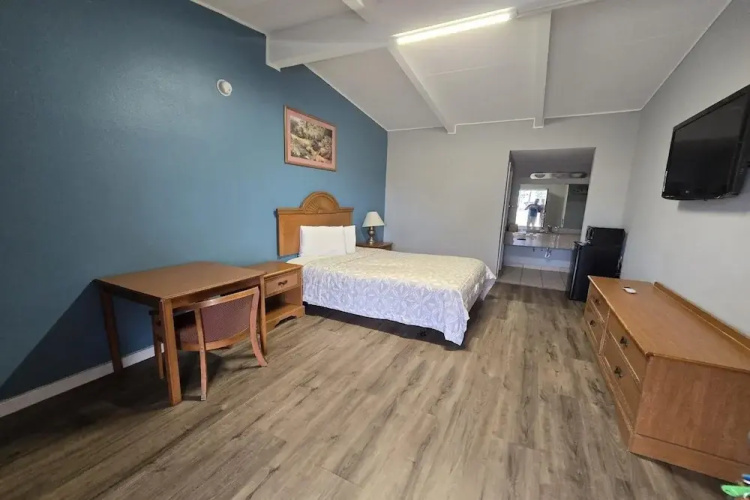 Luxury Inn & Suites and RV Park