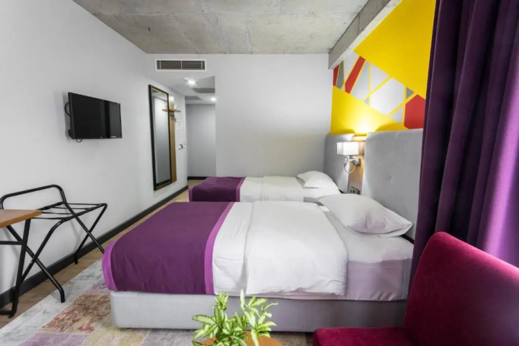 Hotel Adora