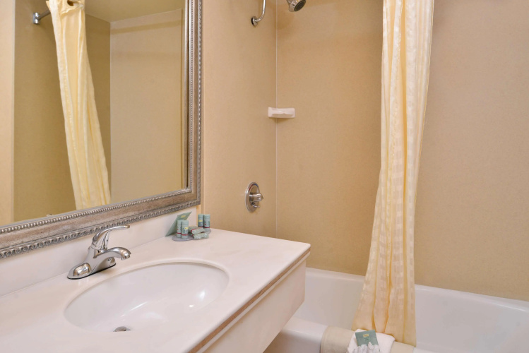 Best Western Hollywood Plaza Inn -Hollywood Walk of Fame photo 12