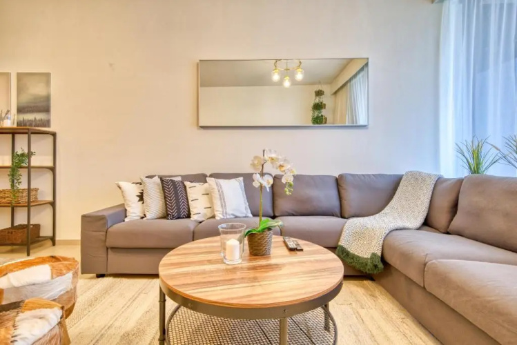 Incredible Views From This Classy Apt With Terrace