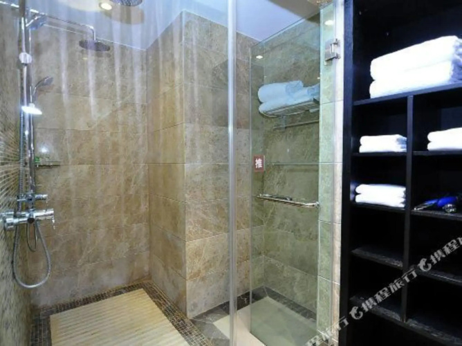 Mandan Hotel (Kunming Dongfeng Square Subway Station)