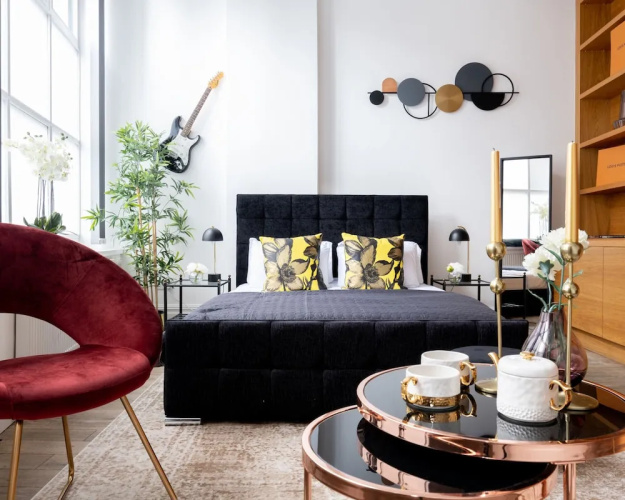 Design Luxury House for Large Groups