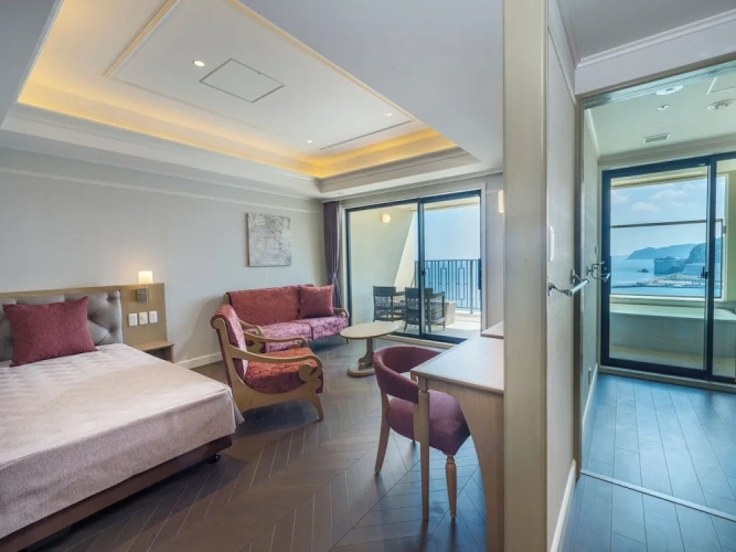 Standard Triple room with balcony