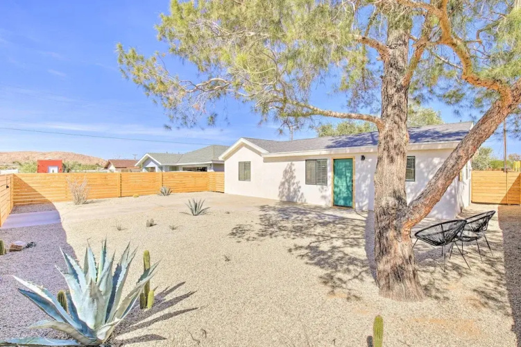 Modern Joshua Tree Bungalow With Fire Pit & Bbq!