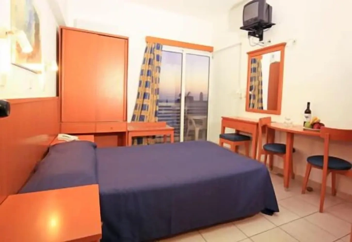 Standard Twin room with balcony