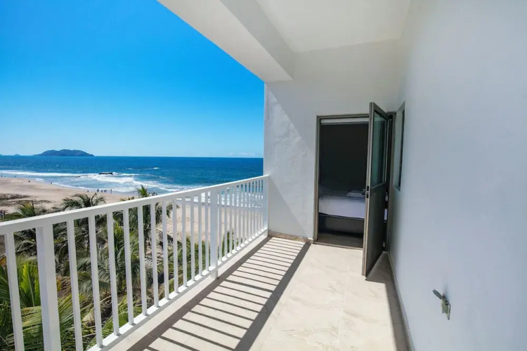 Elegant Condo at Playa Brujas