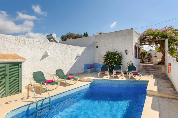 3 Bedrooms Villa