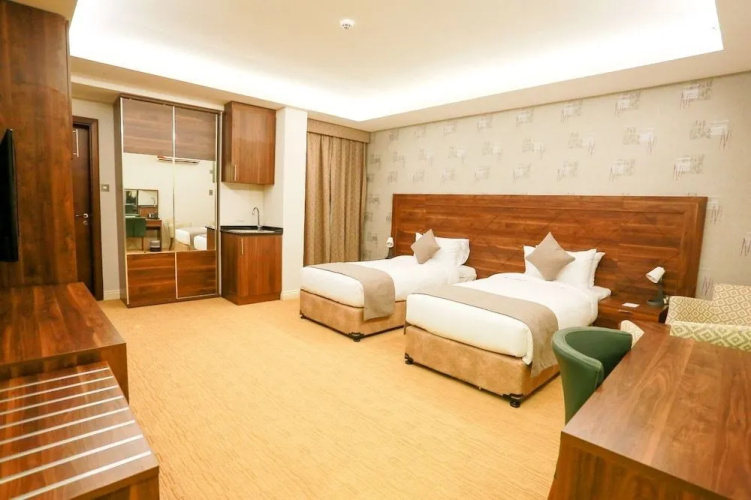 Oyyo Plaza Hotel