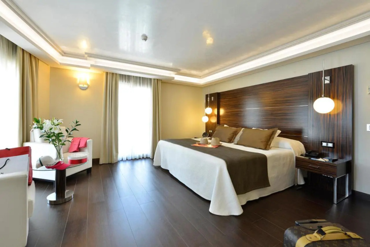 Aleysa Playa Aparthotel