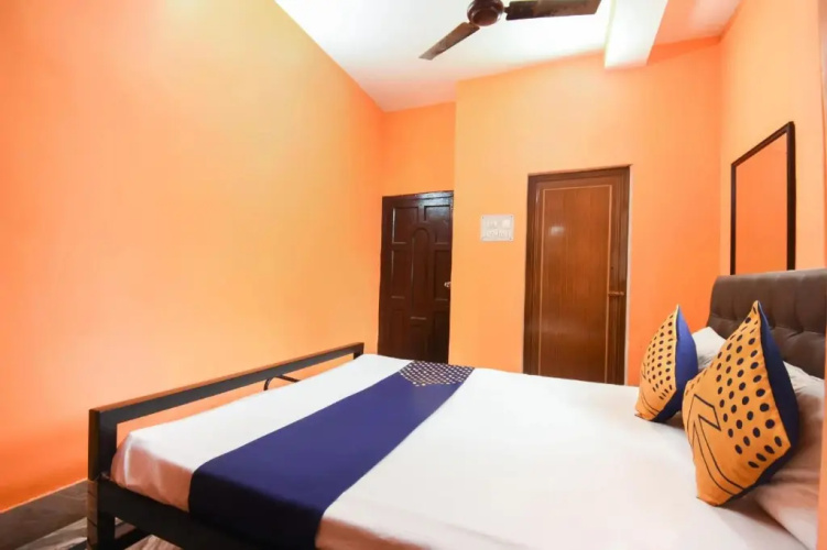 Petals Residency by OYO Rooms