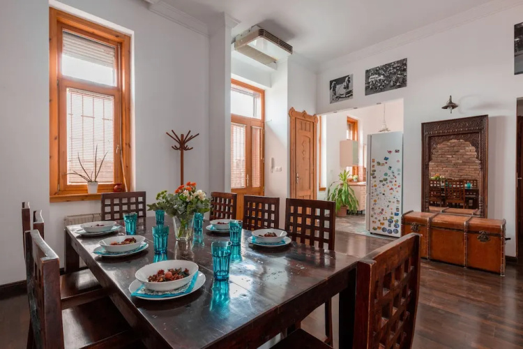 Supercentral Spacious Apartment