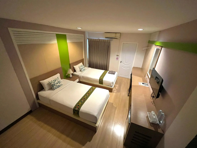 Charoenchit House